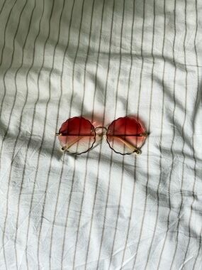 Chloe Scalloped Round Sunglasses in Red Gradient